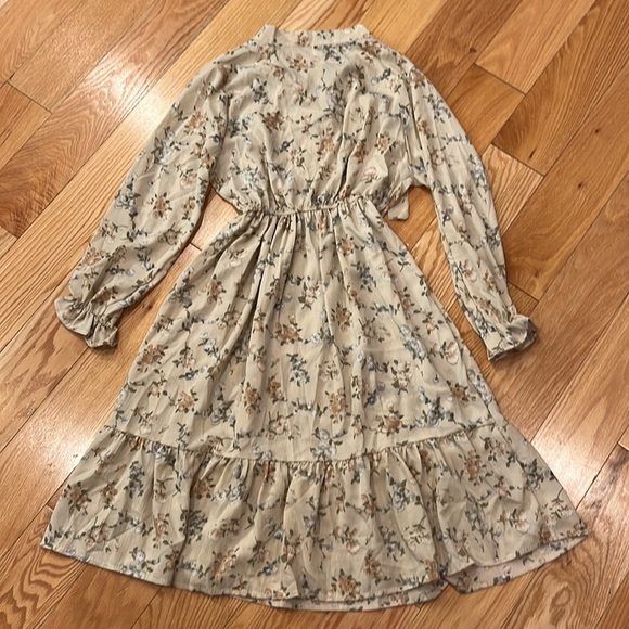 Feminine floral dress - Picture 5 of 6